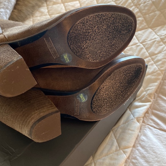 Vince Camino Helen Booties Size 7.5 Brownish Taupe Suede. - Picture 5 of 6